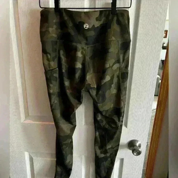 Live your greatness camo leggings - Picture 3 of 3